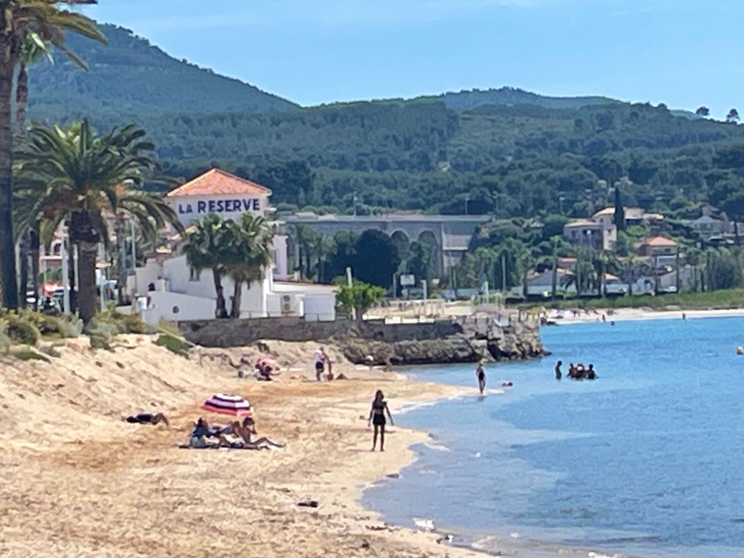 house 6 Rooms for sale on BANDOL (83150)