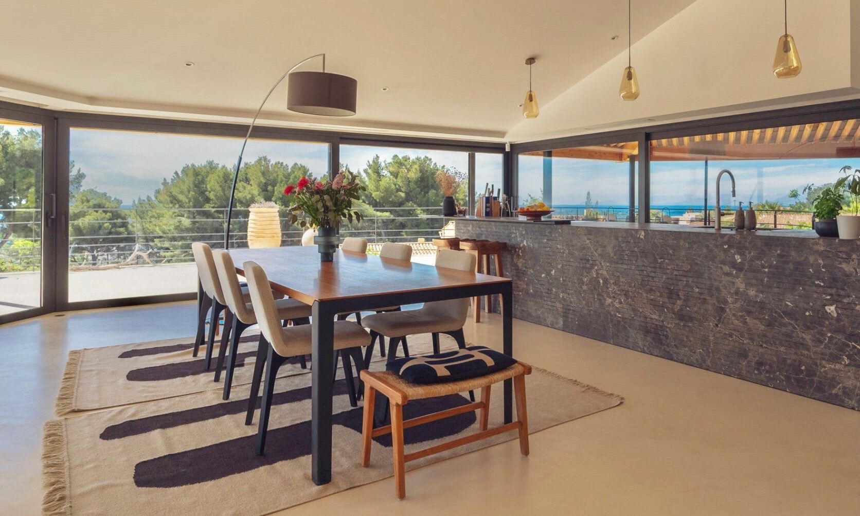 house 6 Rooms for sale on OLLIOULES (83190)