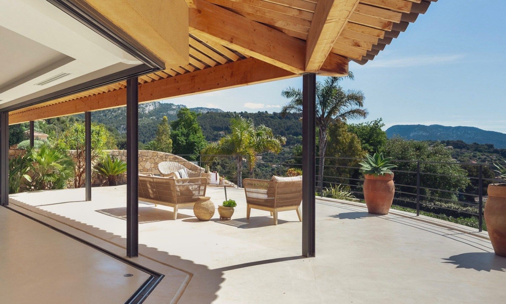 house 6 Rooms for sale on OLLIOULES (83190)