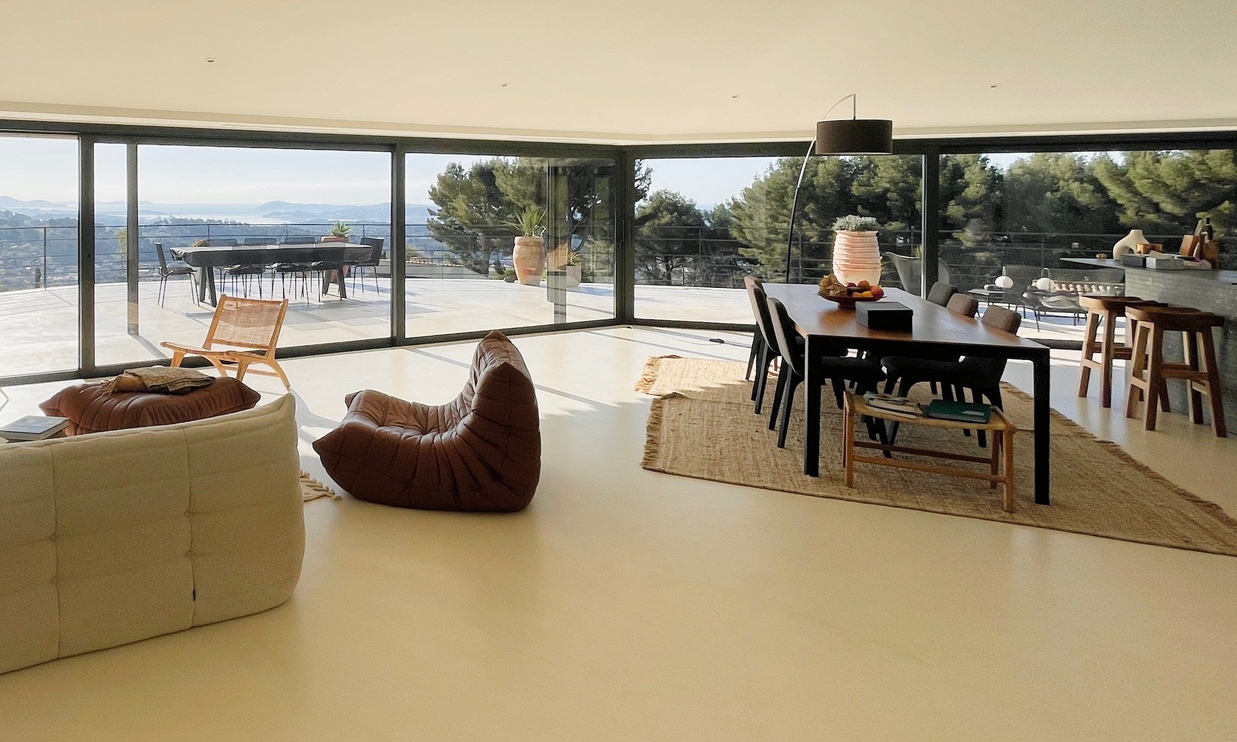 house 6 Rooms for sale on OLLIOULES (83190)