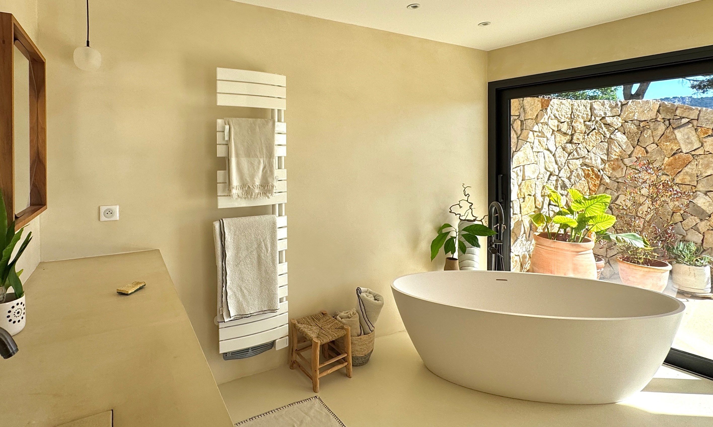 house 6 Rooms for sale on OLLIOULES (83190)