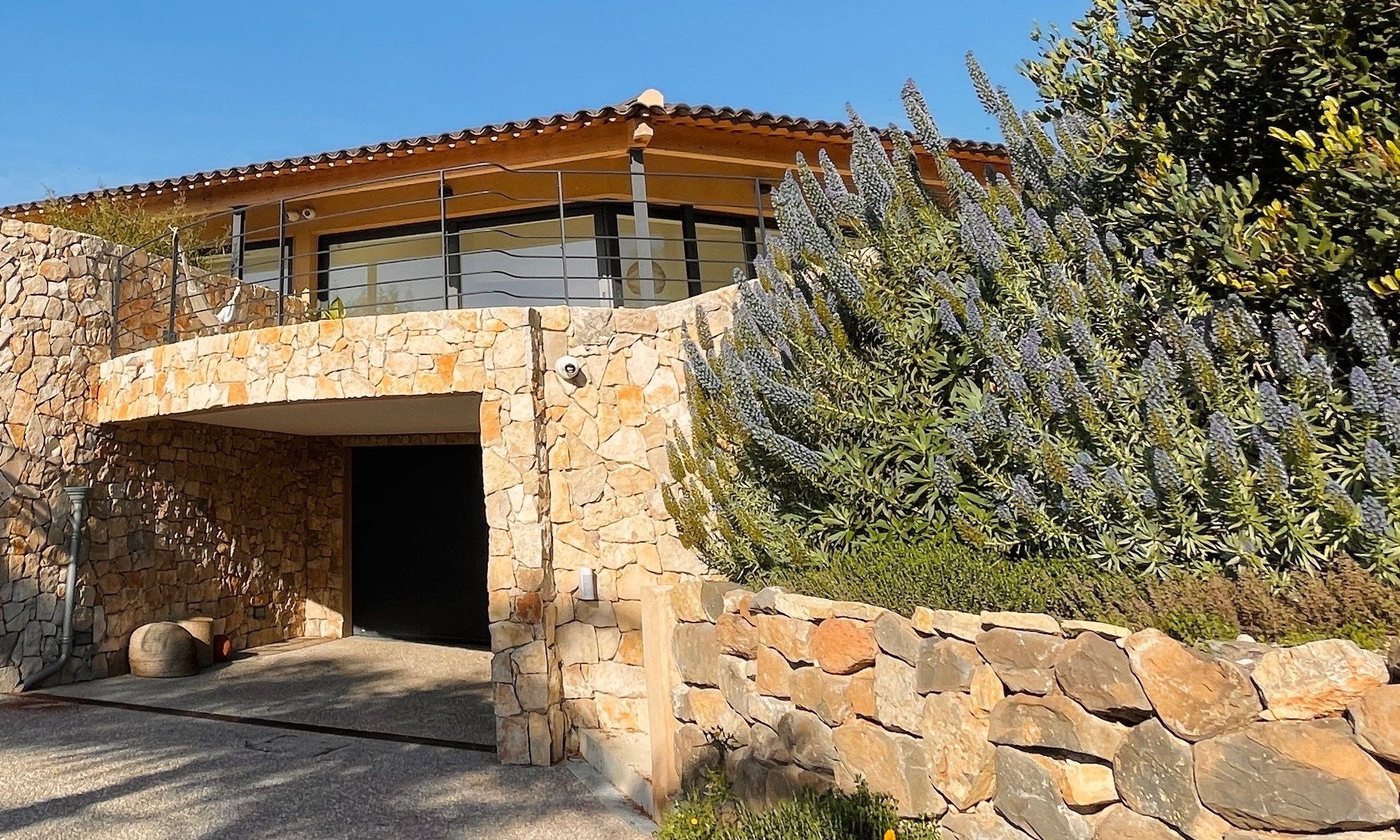 house 6 Rooms for sale on OLLIOULES (83190)