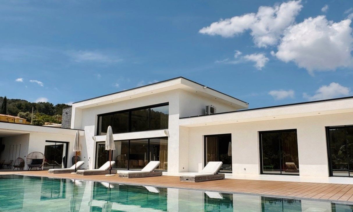 house 7 Rooms for sale on BANDOL (83150)