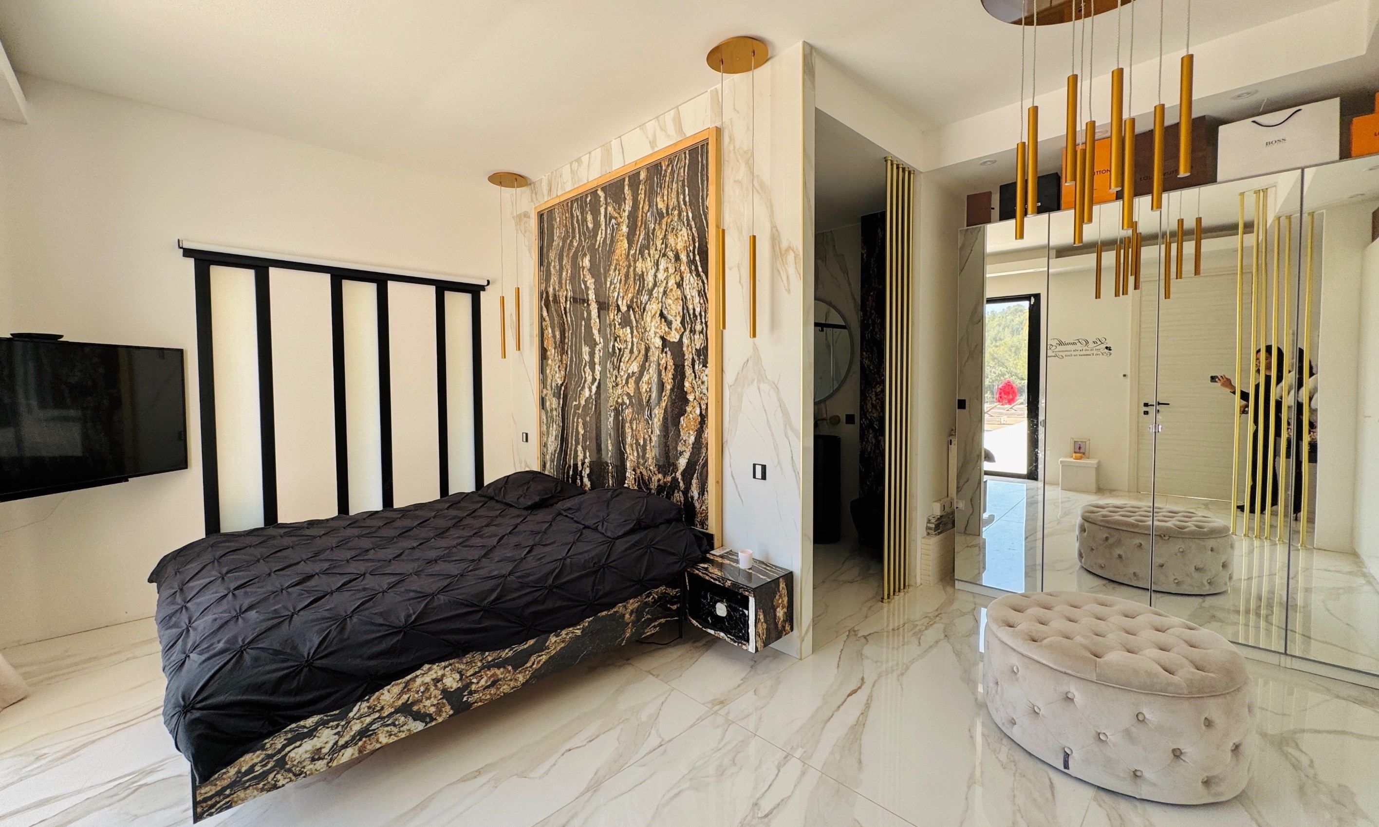 house 7 Rooms for sale on BANDOL (83150)