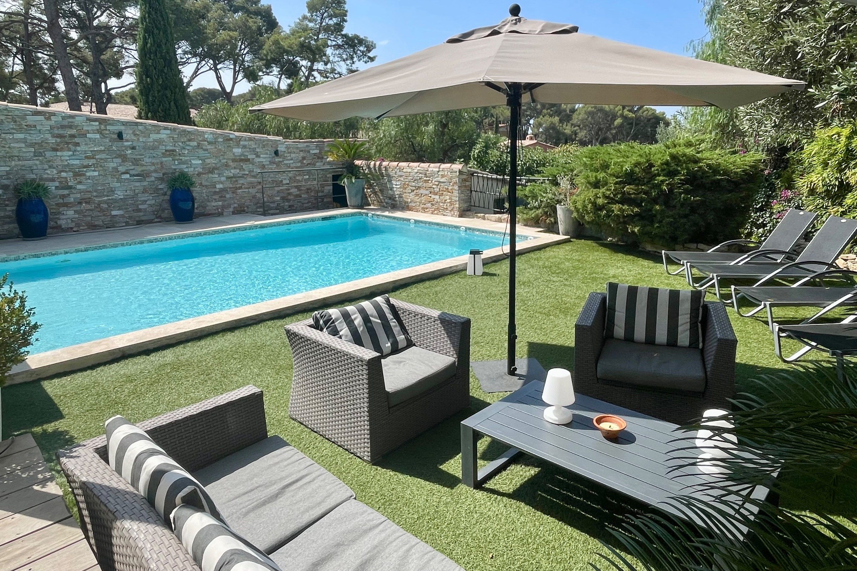 villa 7 Pièces en vente sur SANARY SUR MER (83110) Vente Villa Sanary-sur-Mer 7 Pièces 170 m²