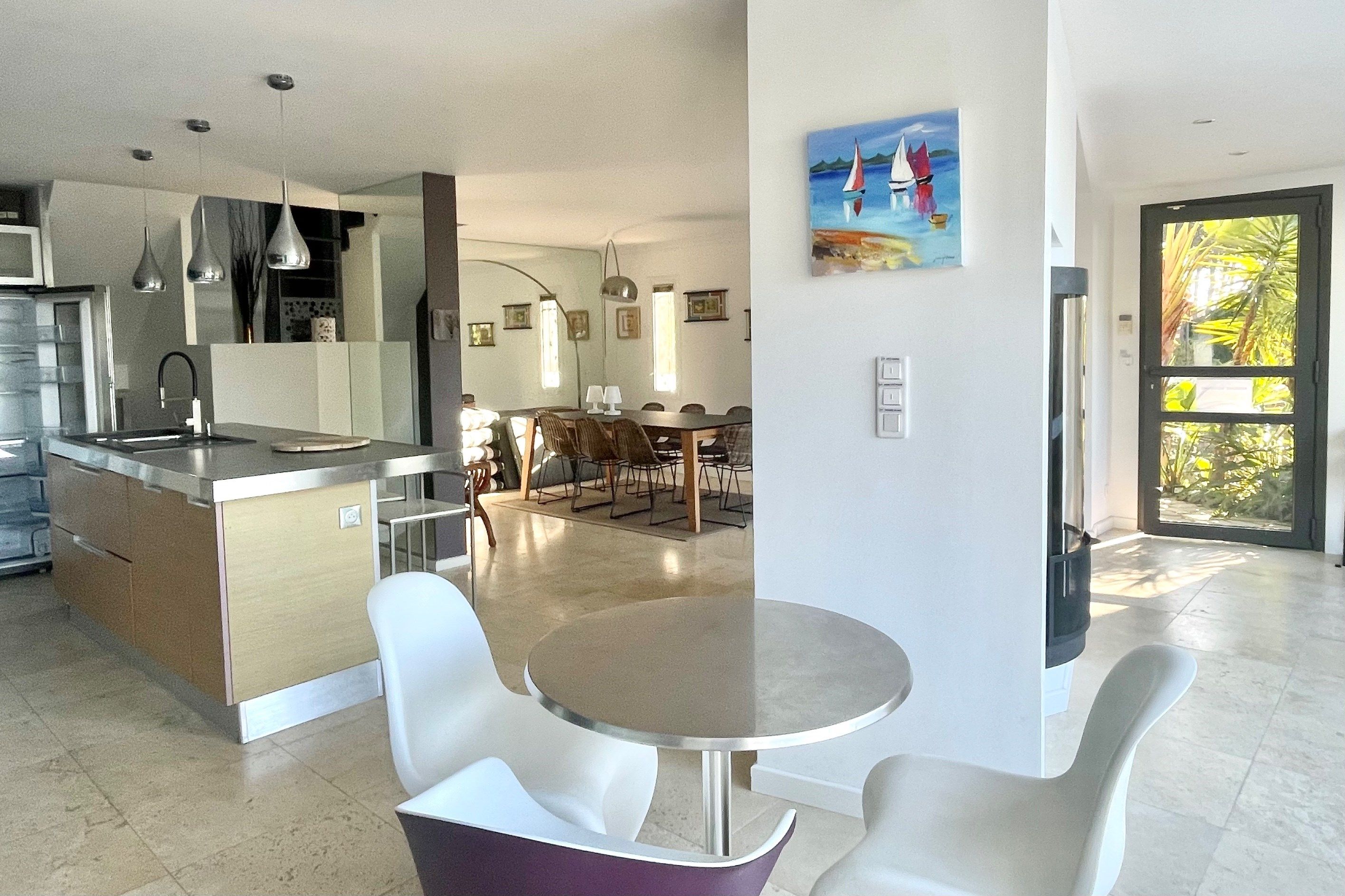 villa 7 Pièces en vente sur SANARY SUR MER (83110) Vente Villa Sanary-sur-Mer 7 Pièces 170 m²