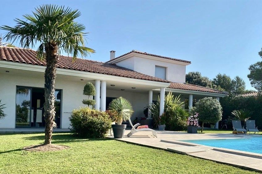 Sale Contemporary house Aix-en-Provence 9&nbsp;Rooms 310&nbsp;m²