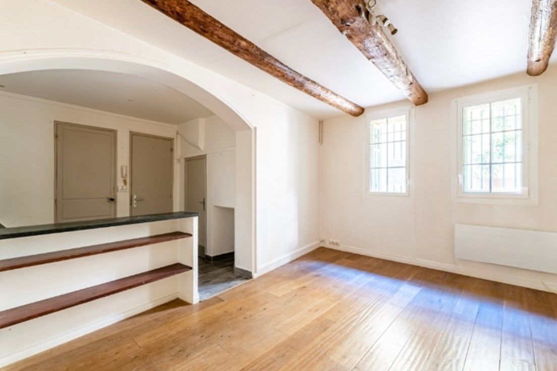 townhouse 11 Rooms for sale on CASSIS (13260)