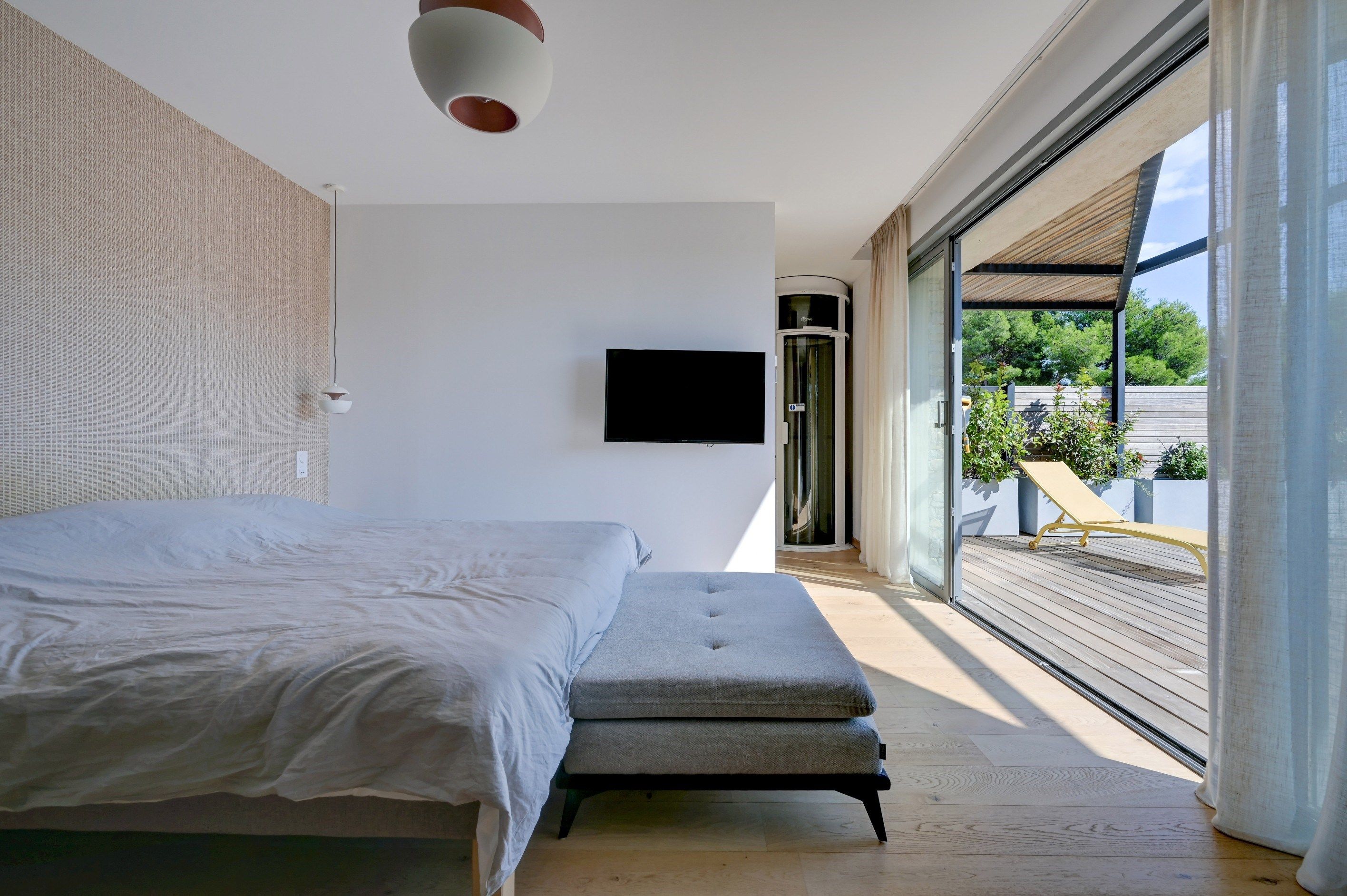 house 5 Rooms for sale on LA CADIERE D AZUR (83740)
