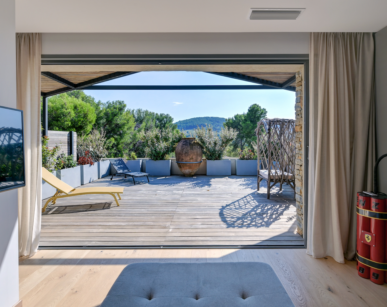 house 5 Rooms for sale on LA CADIERE D AZUR (83740)