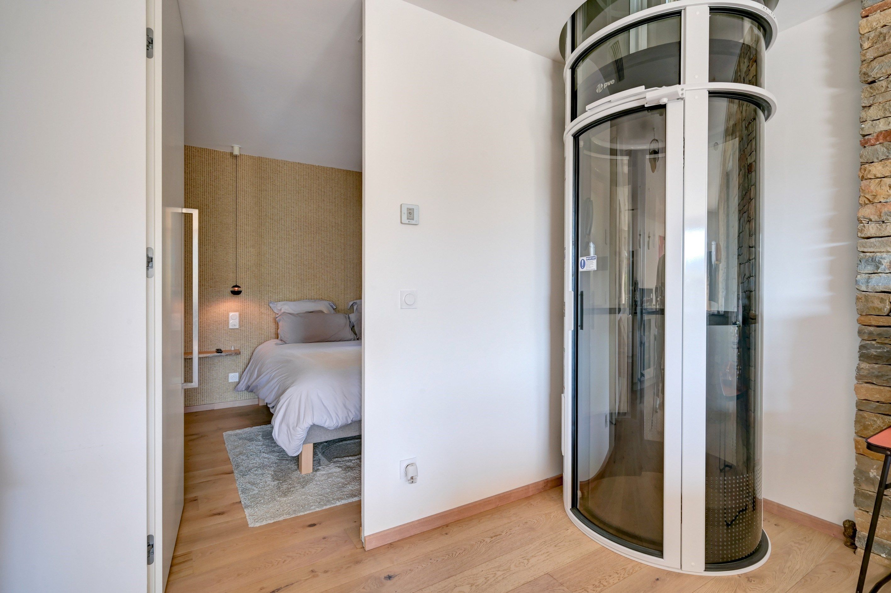 house 5 Rooms for sale on LA CADIERE D AZUR (83740)
