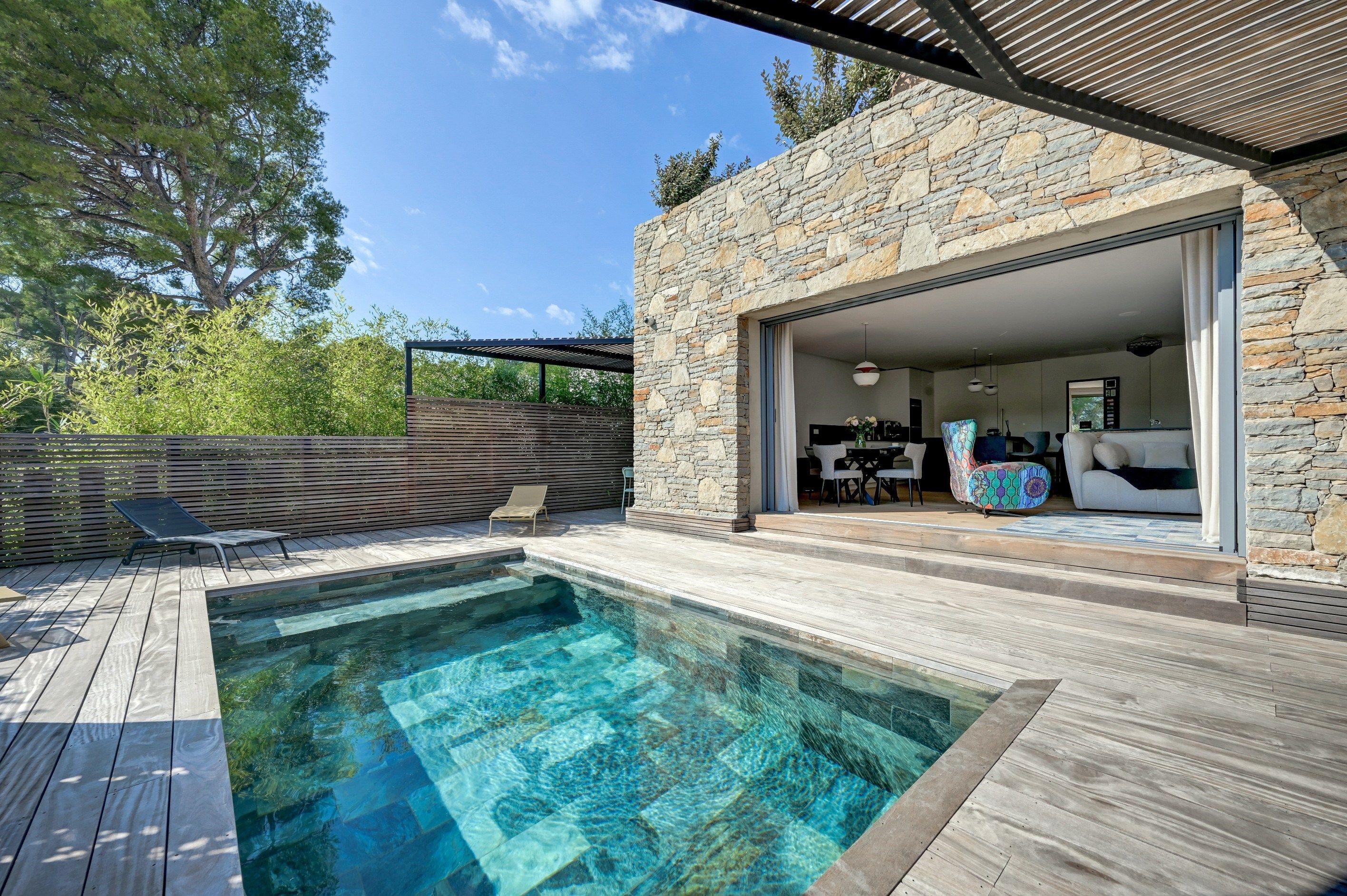 house 5 Rooms for sale on LA CADIERE D AZUR (83740)
