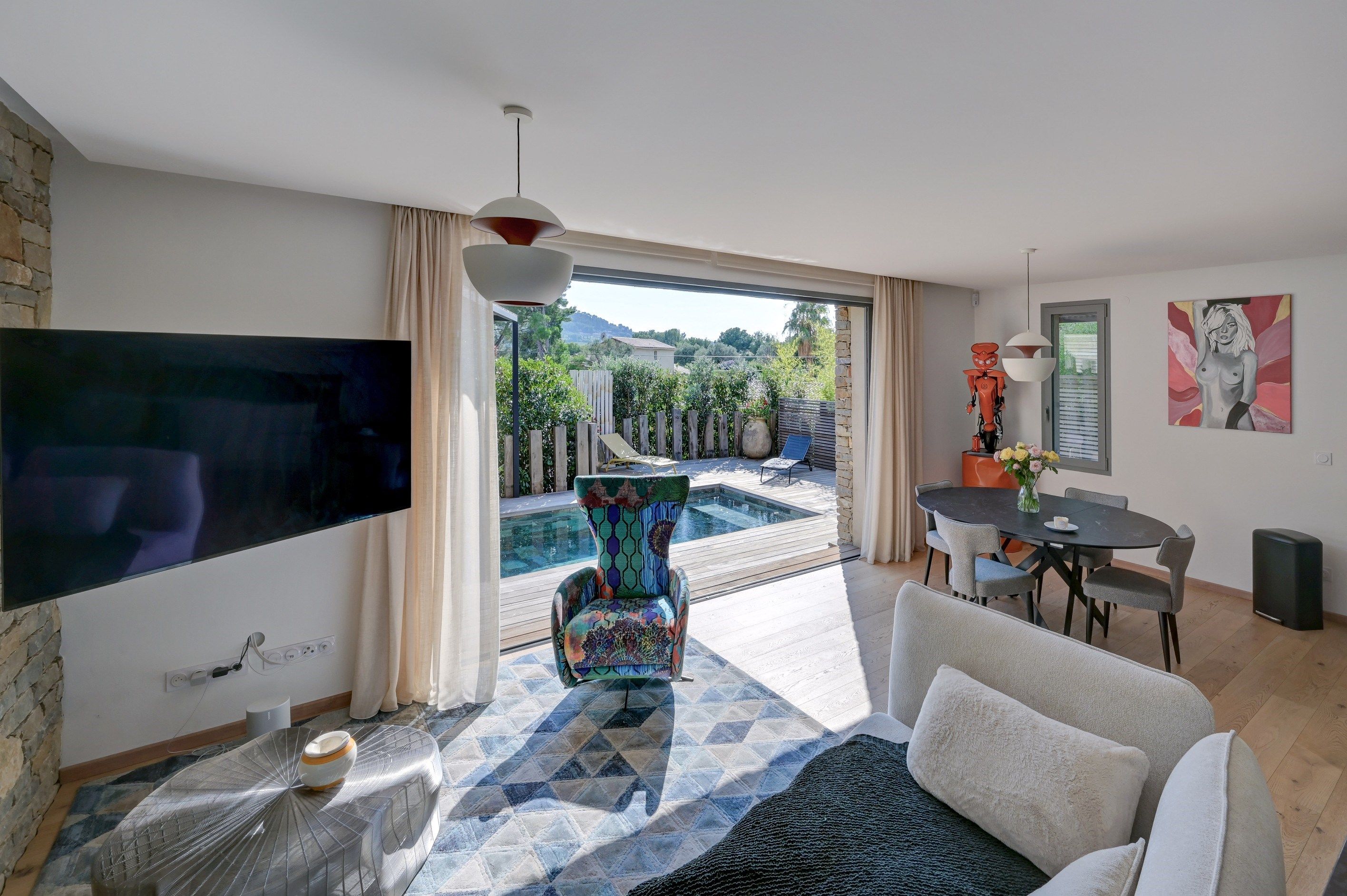 house 5 Rooms for sale on LA CADIERE D AZUR (83740)