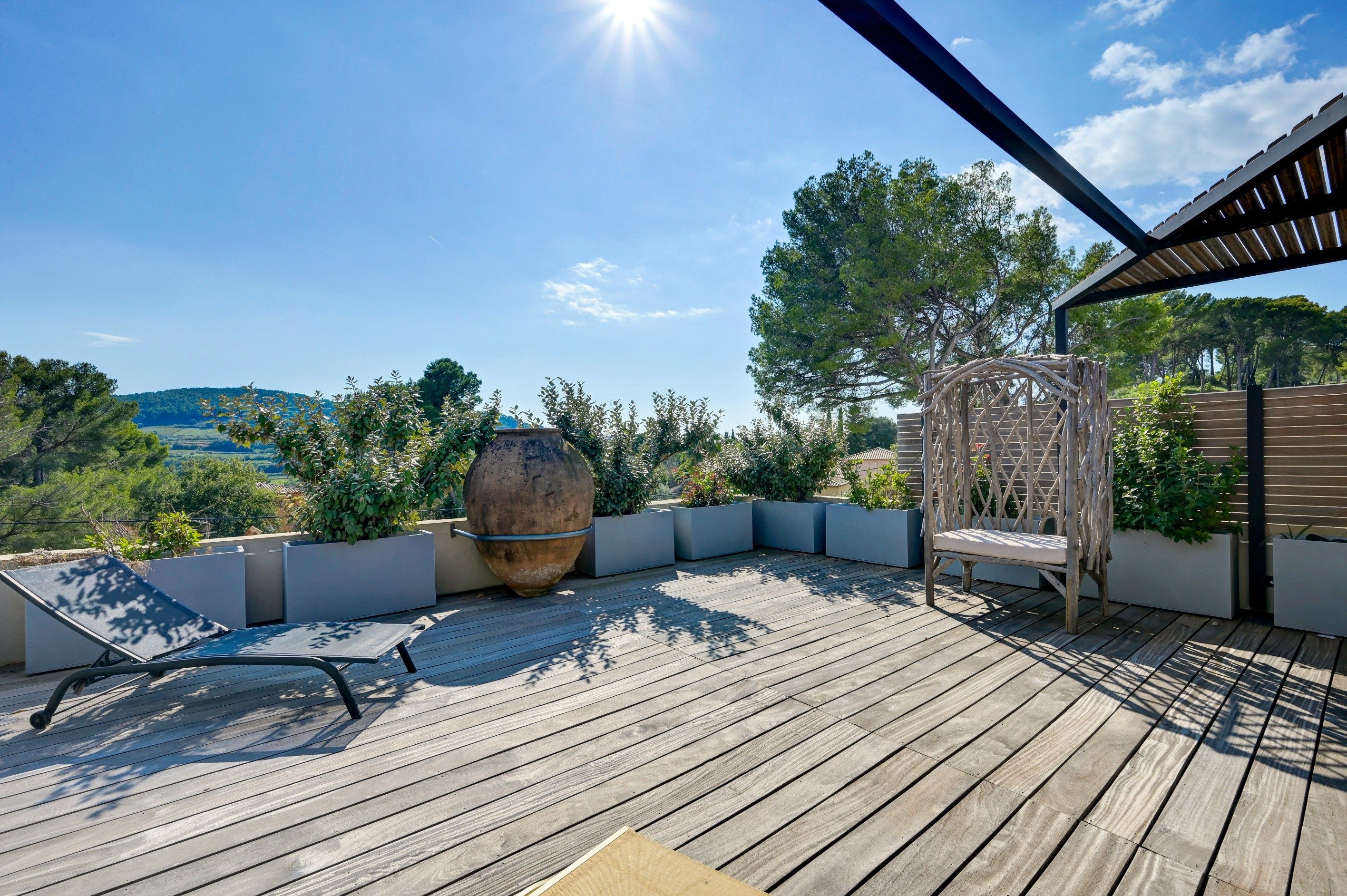 house 5 Rooms for sale on LA CADIERE D AZUR (83740)