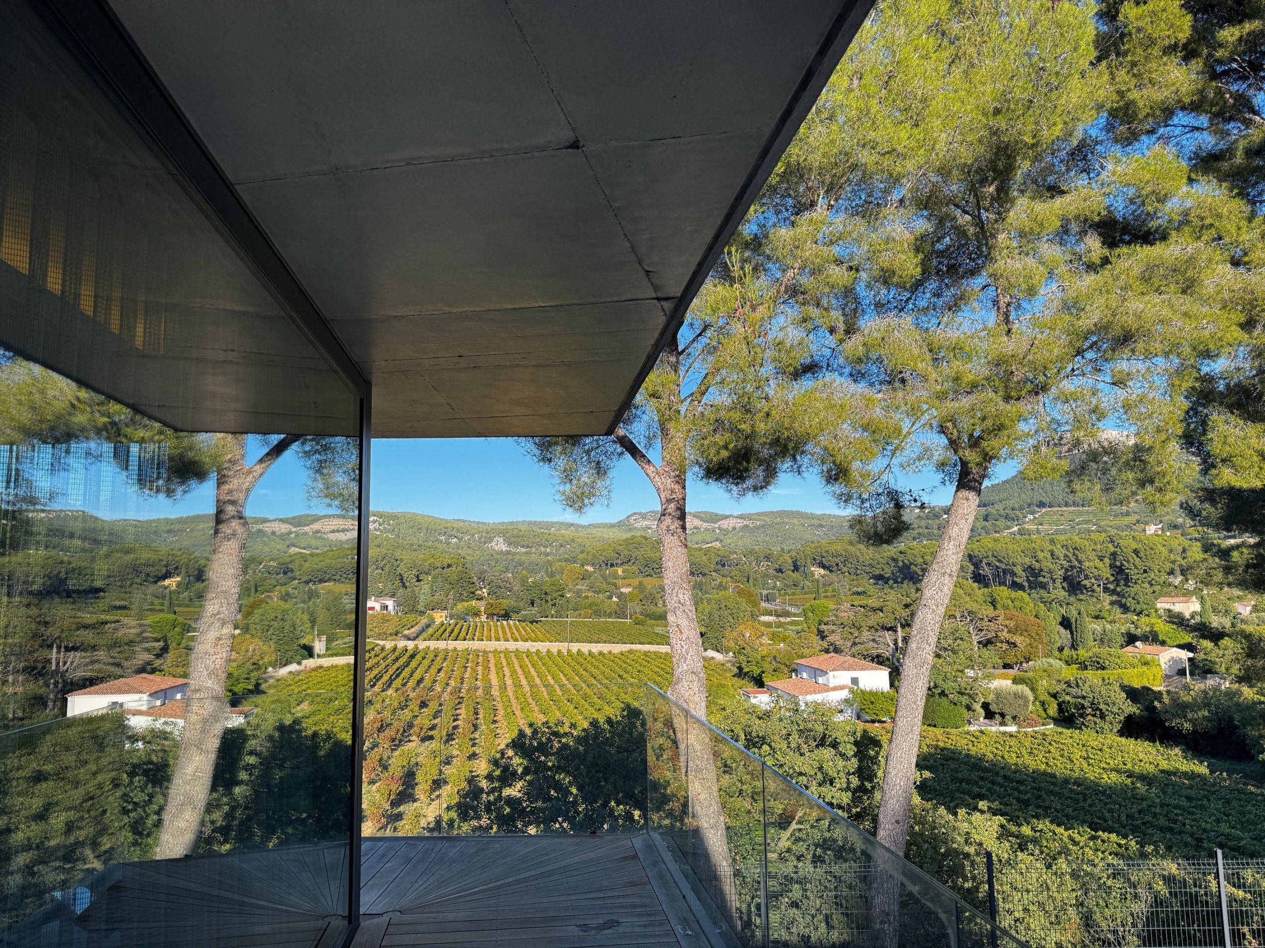 house 5 Rooms for sale on CASSIS (13260)