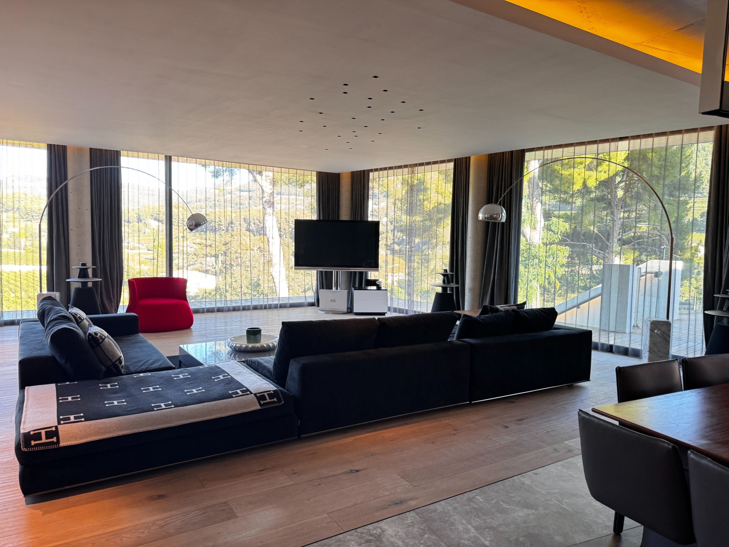 house 5 Rooms for sale on CASSIS (13260)