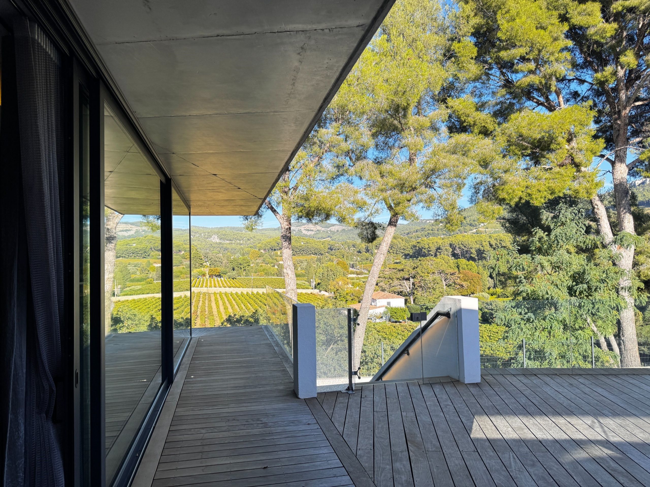 house 5 Rooms for sale on CASSIS (13260)