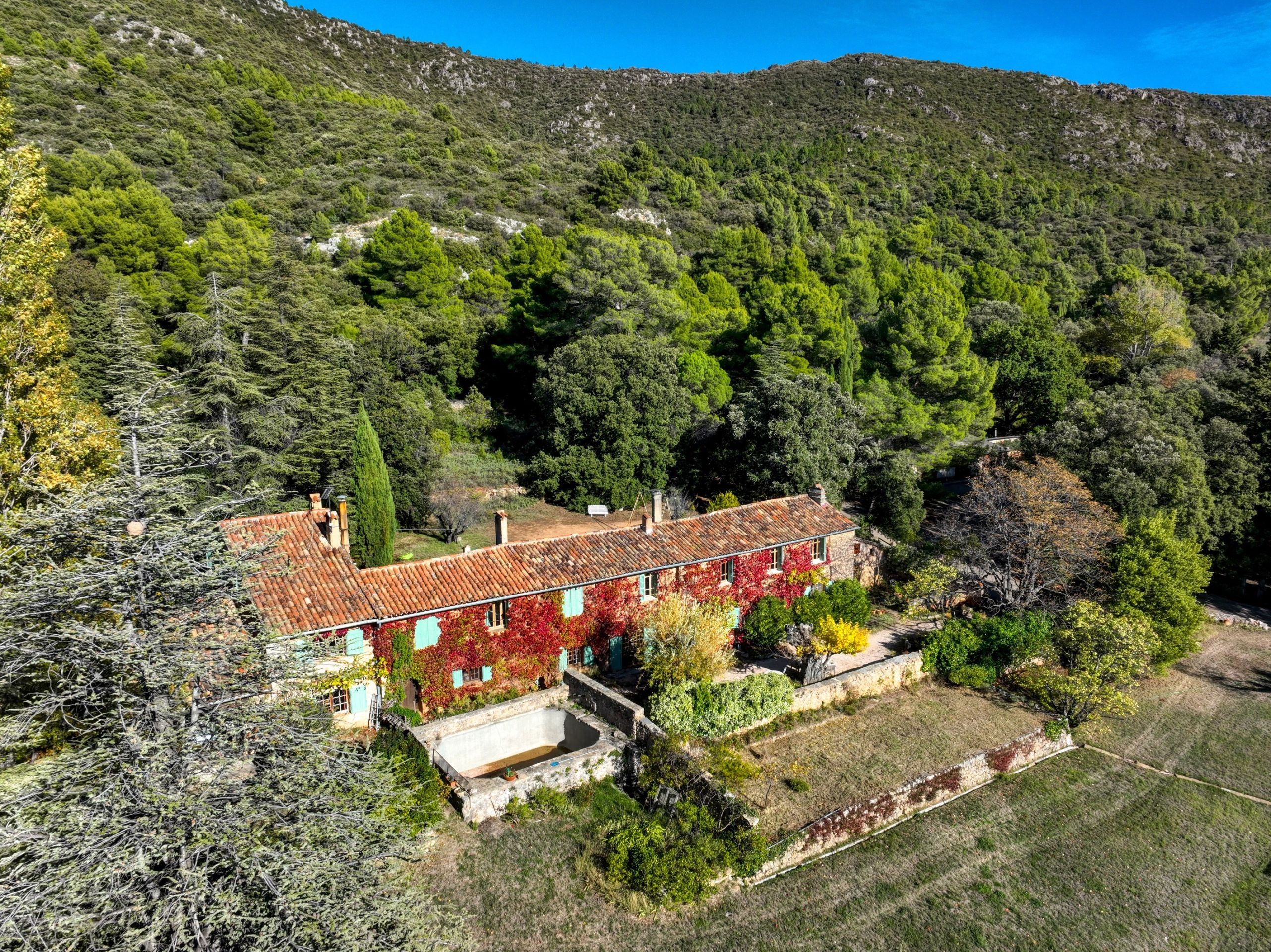 property 14 Rooms for sale on AUPS (83630) Sale Property Aups 14 Rooms 400 m²