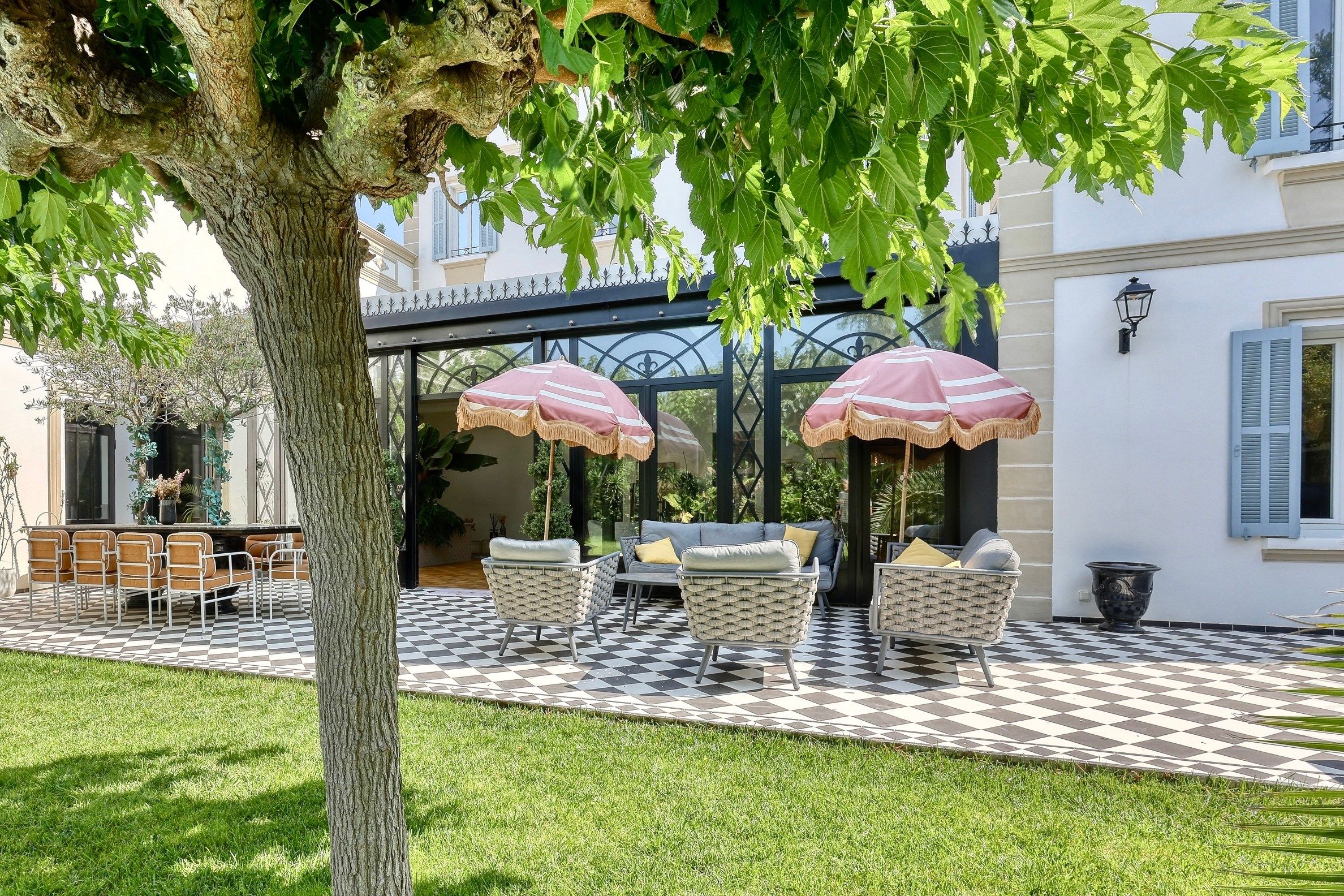 maison bourgeoise 15 Pièces en vente sur SANARY SUR MER (83110) Vente Maison bourgeoise Sanary-sur-Mer 15 Pièces 650 m²