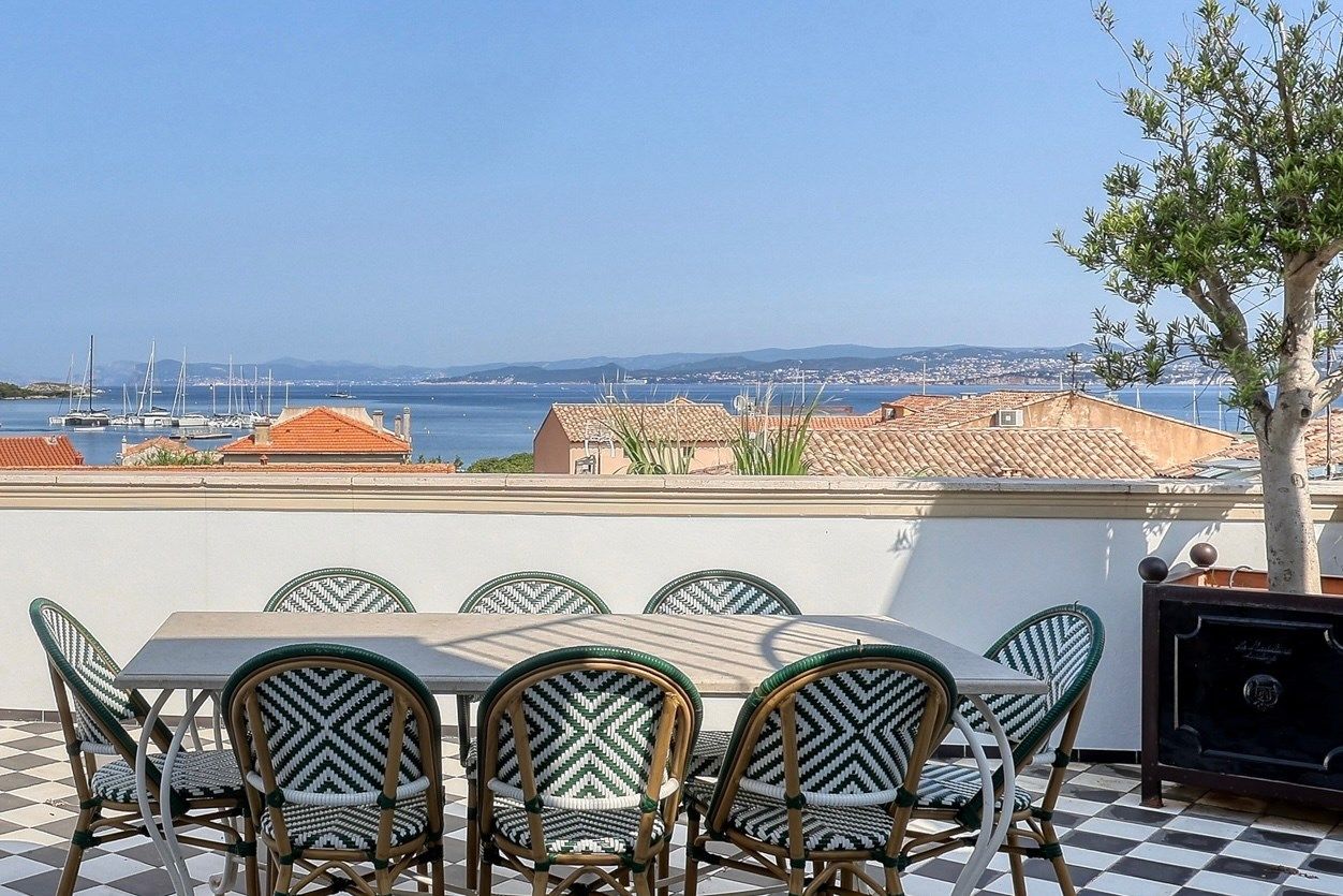 maison bourgeoise 15 Pièces en vente sur SANARY SUR MER (83110)