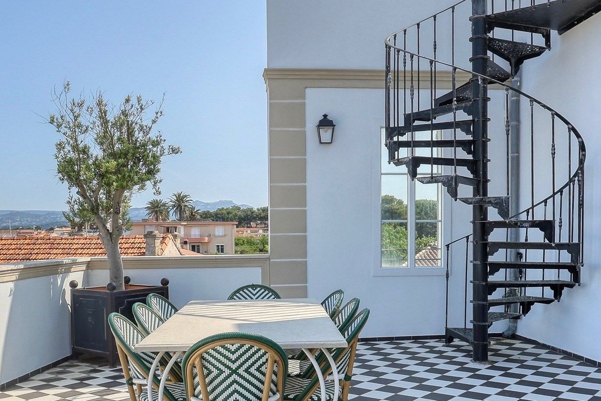 maison bourgeoise 15 Pièces en vente sur SANARY SUR MER (83110)