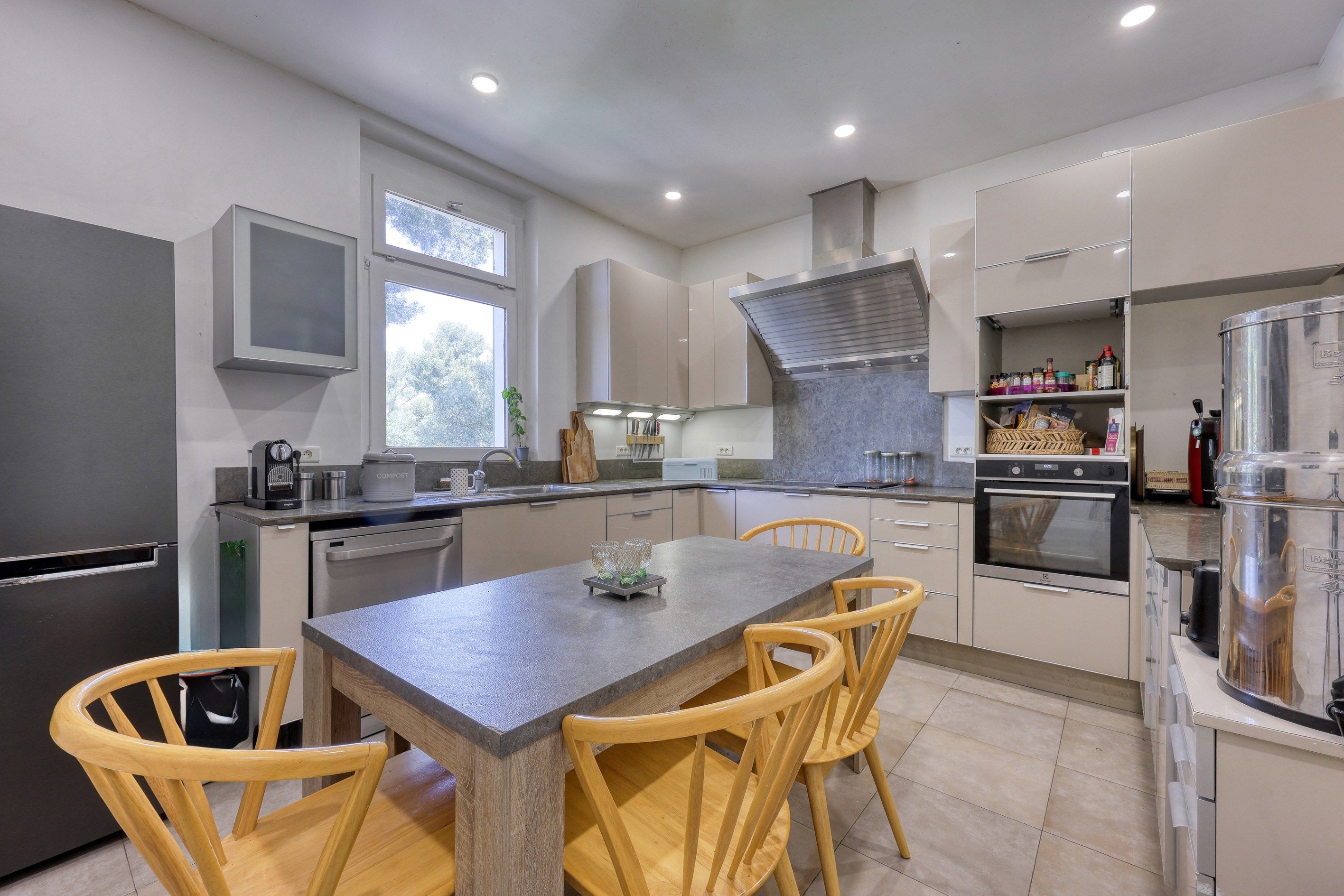 maison 10 Pièces en vente sur AUBAGNE (13400)