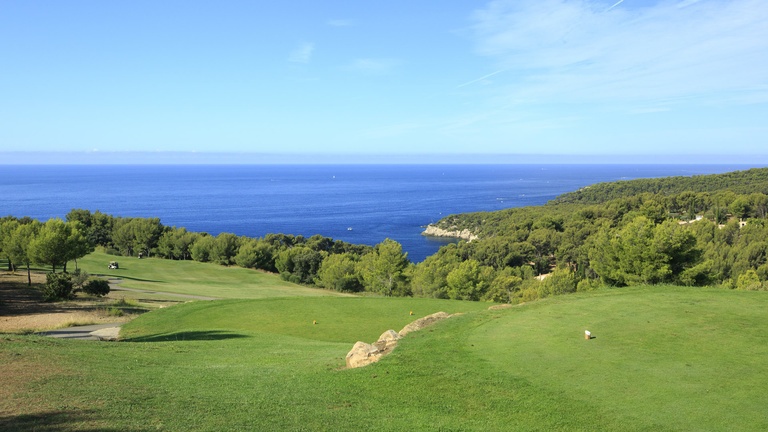 Spectaculaire Frégate Provence Golf & Country Club, situé entre mer et terre, entre BANDOL et SAINT-CYR-SUR-MER